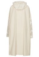 Beige regenponcho met mouwen van Ilse Jacosen 3
