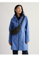 Blauwe (Bluebell) dames regenjas Coverack Coat van Seasalt 4