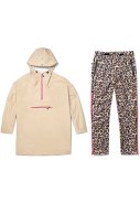 Camel Kick duurzame regenponcho en Leopard Kiss regenbroek  1