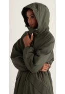 Donkergroene (Highlander) dames regenjas Path Maker Coat van Seasalt 3
