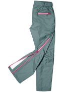 Groene duurzame regenponcho en regenbroek van Dripp Rainwear 7