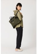 Khaki waterdichte schoudertas Lyra van Tantä 4