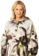 Light Photoristic Flower regenponcho met mouwen van Ilse Jacosen 6