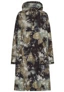 Moss Print regenponcho met mouwen van Ilse Jacosen