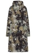 Moss Print regenponcho met mouwen van Ilse Jacosen 2