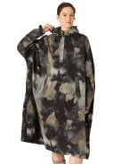 Moss Print regenponcho met mouwen van Ilse Jacosen 3