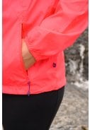 Neon roze regenpak van Mac in a Sac 4