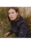 Zwarte softshell regenjas van Ilse Jacobsen 5